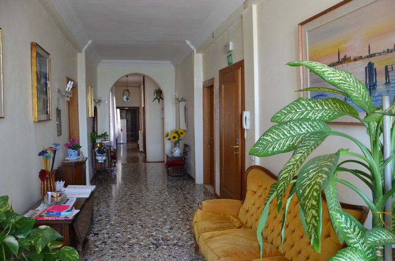 Others 5, Casa Favaretto, Venezia