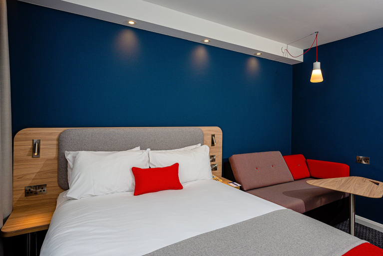 Bedroom 3, Holiday Inn Express CANTERBURY by IHG, Kent