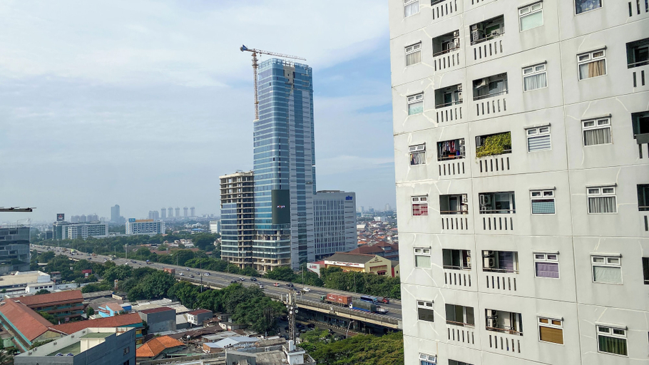 Exterior & Views, Cozy Stay 1Br At Green Pramuka City Apartment, Jakarta Pusat