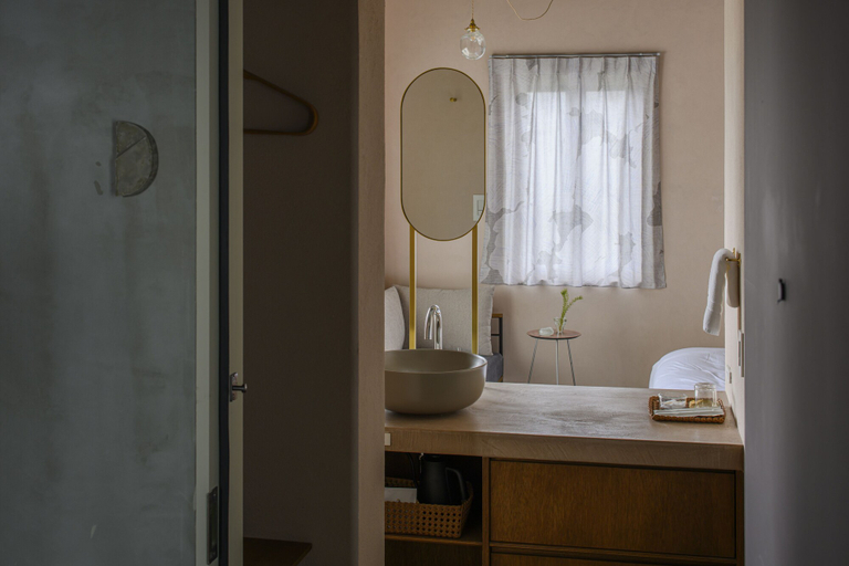 Bathroom 3, Meguru Ishigaki, Ishigaki