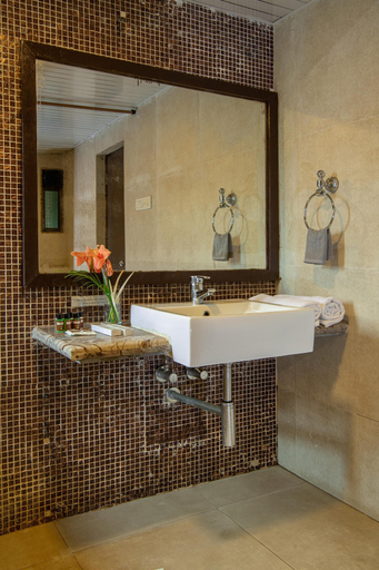 Bathroom 3, Discover Resorts, Raigarh
