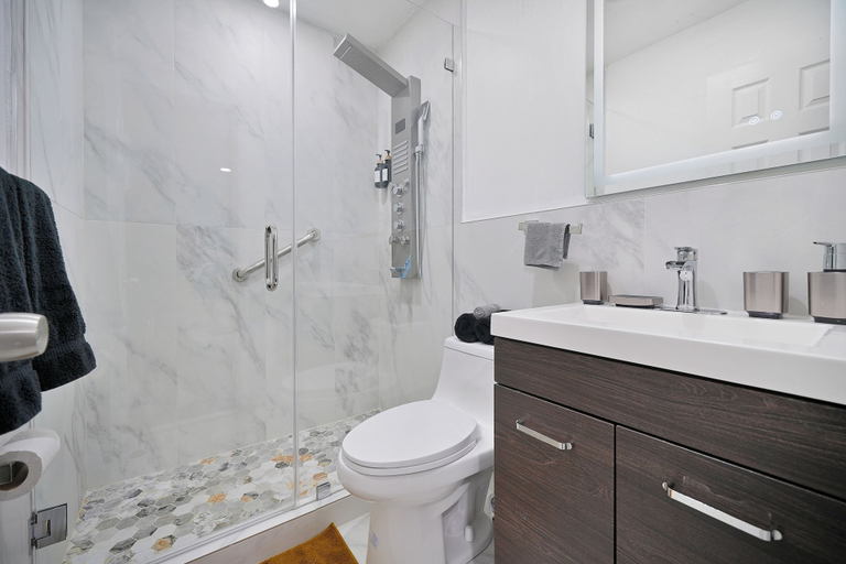 Bathroom 3, Jungle Getaway Wynwood Massage shower BBQ Patio, Miami-Dade