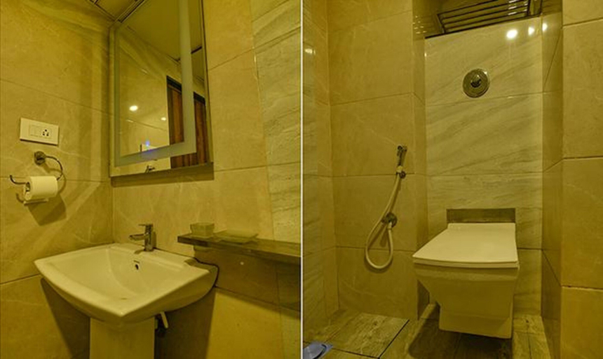 Bathroom, Fabhotel Emerald Resort, Bangalore