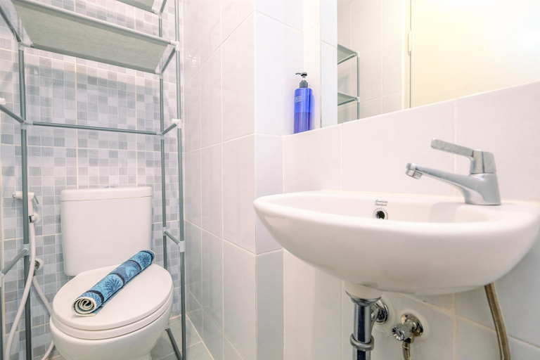 Bathroom 5, Comfy And Best Choice Studio Apartment Tokyo Riverside Pik 2, Tangerang