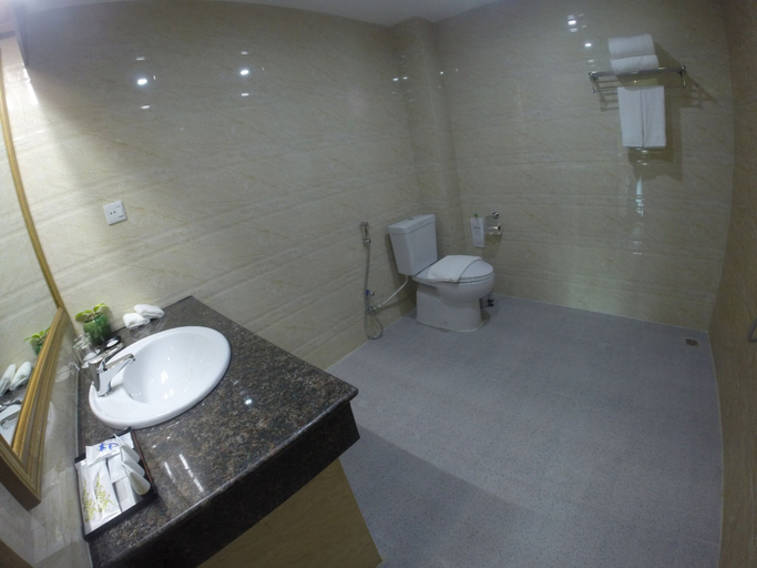 Bathroom 3, Silver Green Hotel Yangon, Yangon