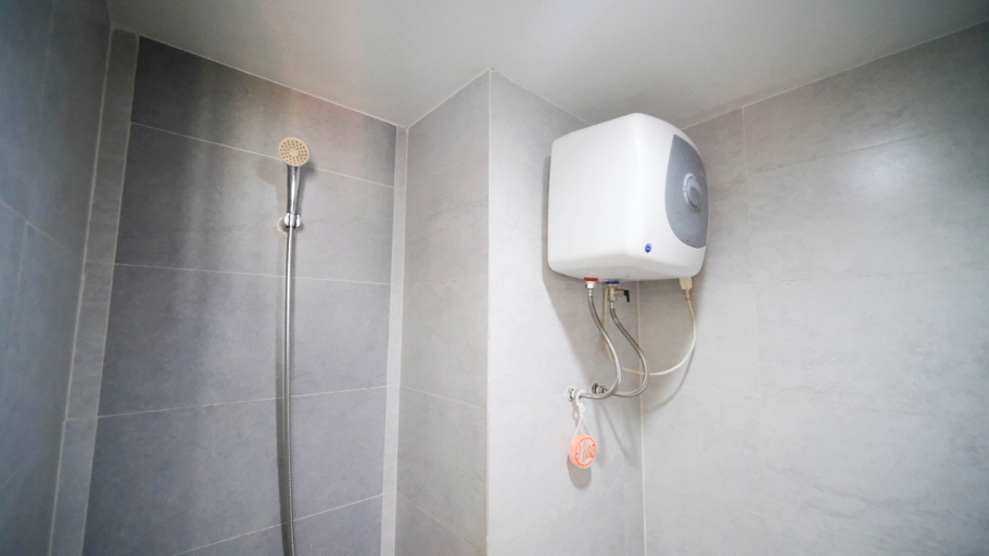 Bathroom 4, Tidy And Clean Studio At Taman Melati Surabaya Apartment, Surabaya