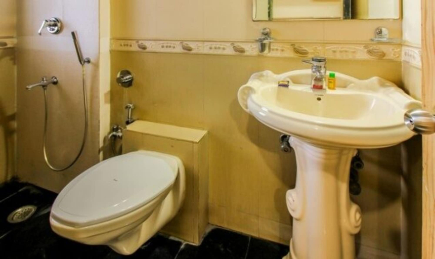 Bathroom 3, Fabhotel Sg Garden, Mumbai Suburban