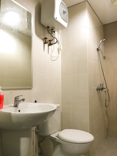 Bathroom, Borneo Bay City 2br by Syashi Group, Balikpapan