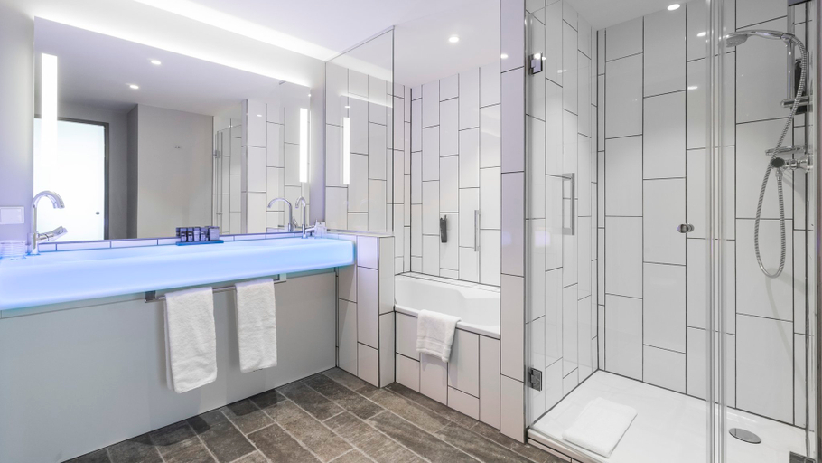 Bathroom 3, Holiday Inn HAMBURG - CITY NORD by IHG, Hamburg