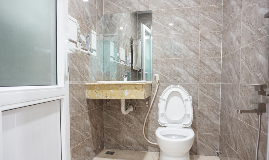 Bathroom 7