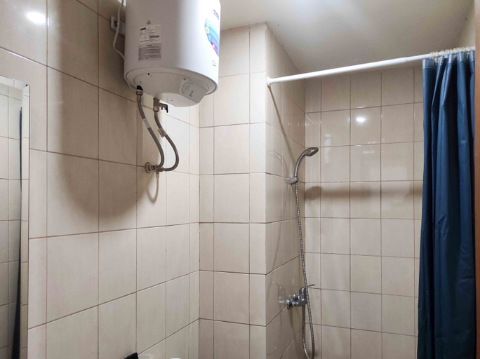 Bathroom 5, Best Deal and Comfy 2BR Vida View Apartment By Travelio, Makassar