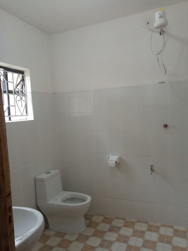 Bathroom, AJ's The Ranch, Kieni