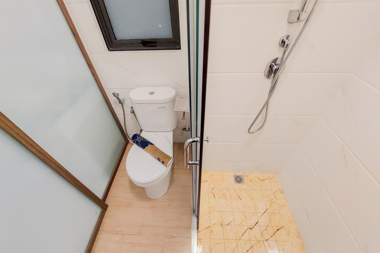 Bathroom 3, Warm And Comfort Stay 2Br At Sky House Bsd Apartment, Tangerang Selatan