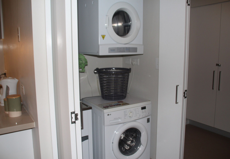 Bathroom 3, Link Portside Wharf Apartment Hotel, Hamilton
