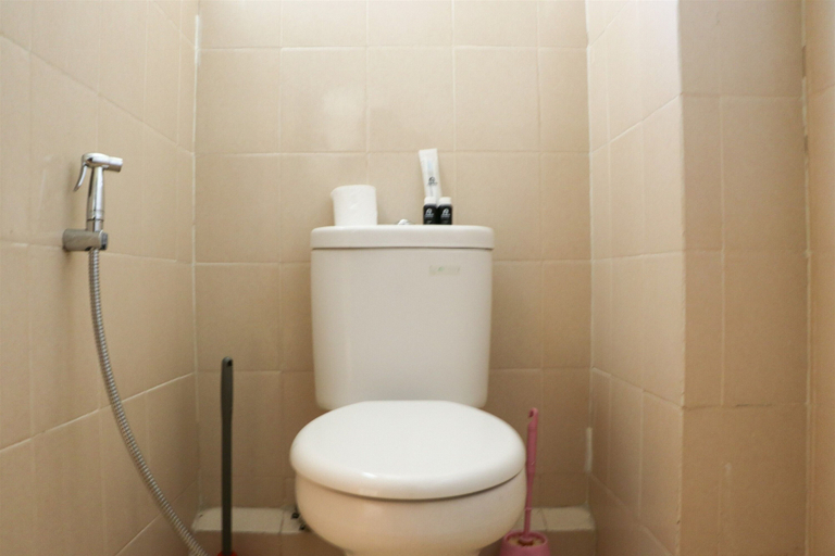 Bathroom 2, Best Strategic 2Br Apartment At Green Palm Residence, Jakarta Barat