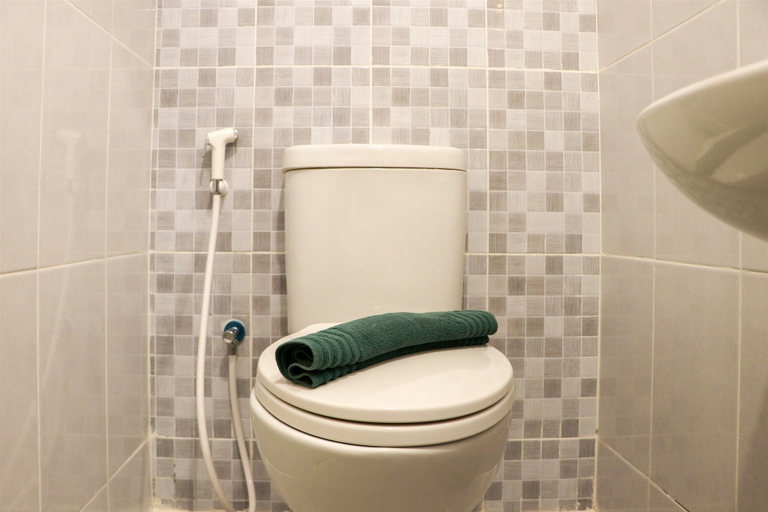 Bathroom 3, Comfy And Tidy Studio At Tokyo Riverside Apartment Pik 2, Tangerang