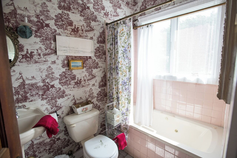 Bathroom 4, Gardenview Bed and Breakfast, Newport