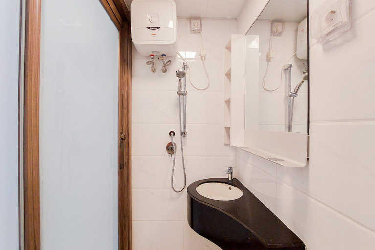 Bathroom 2, Cozy Living Studio Apartment Sky House Bsd, South Tangerang