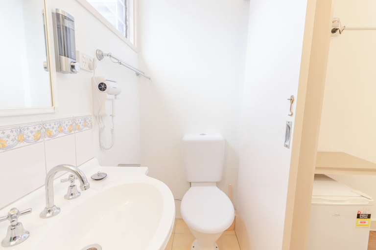 Bathroom 5, Warburton Lodge, Yarra Ranges - Central