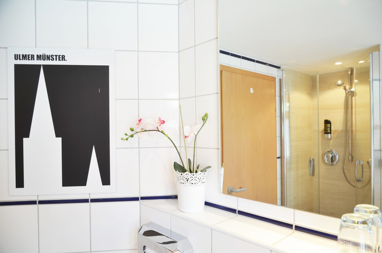 Bathroom 4, Hotel Garni Am Zehntstadl, Ulm