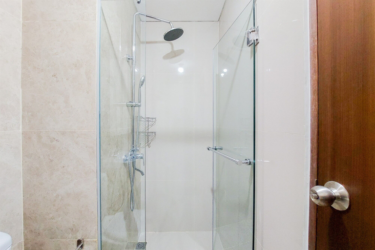 Bathroom 2, Best Price And Homey Studio Transpark Bintaro Apartment, Tangerang Selatan