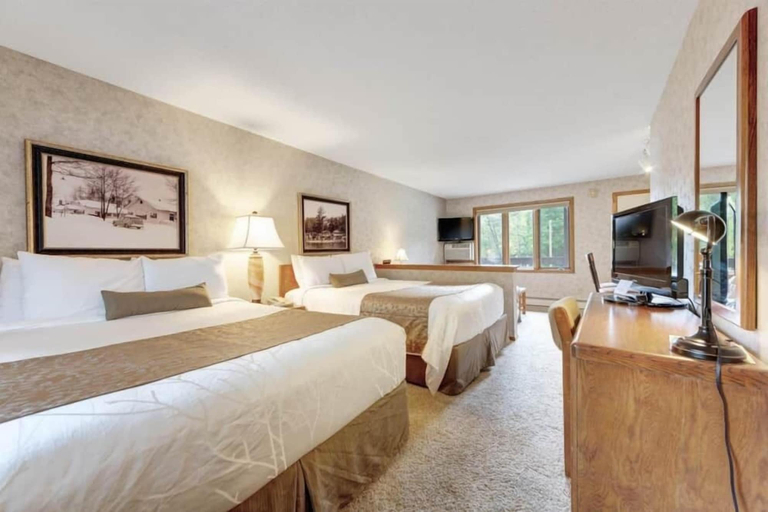 Bedroom 2, Chanticleer Inn, Vilas