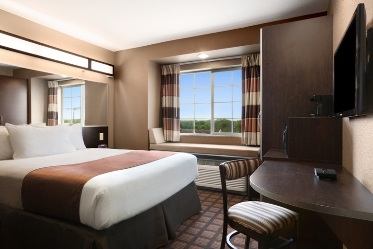 Bedroom 3, Microtel Inn & Suites by Wyndham Cotulla, La Salle