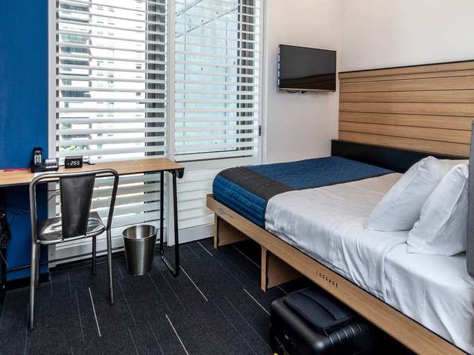 Bedroom 3, Pod 51, New York
