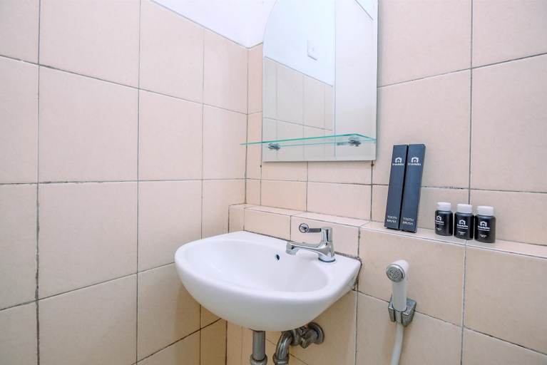 Bathroom 4, Cozy Living Studio At Pakubuwono Terrace Apartment, South Jakarta
