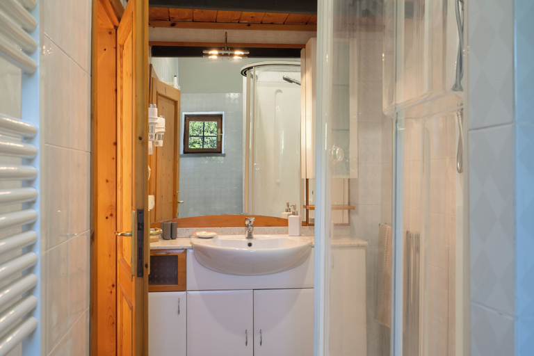 Bathroom 4, Podere La Vigna, Florence
