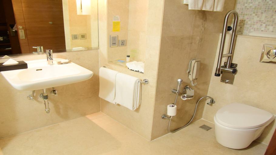 Bathroom 5, Holiday Inn JAIPUR CITY CENTRE by IHG, Jaipur