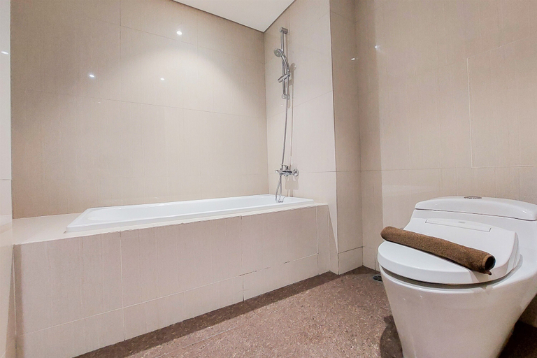 Bathroom 2, Modern Look 3Br With Branz Bsd City Apartment, South Tangerang