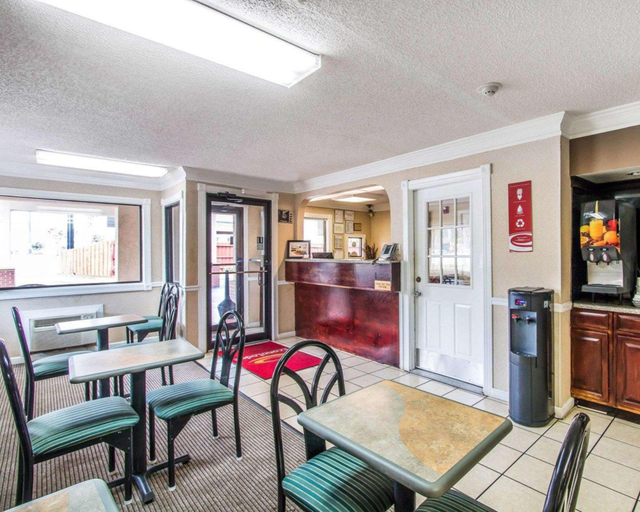 Food & Drinks, Econo Lodge Richmond Hill, Bryan