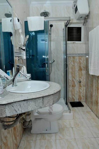 Bathroom 4, De Edge Hotel, Obio/Akp