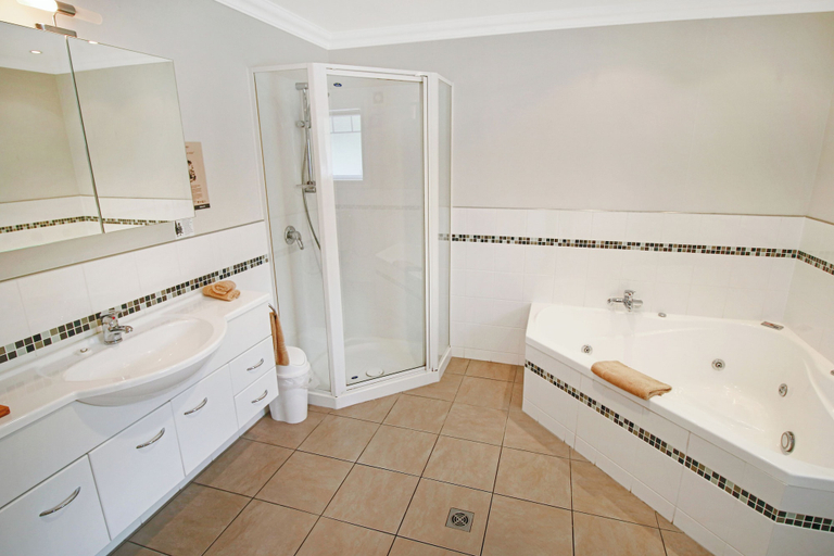 Bathroom 3, Kerikeri Park Lodge, Far North