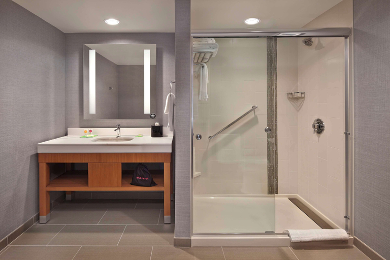 Bathroom 4, Hyatt Place Warwick / Providence Airport, Kent