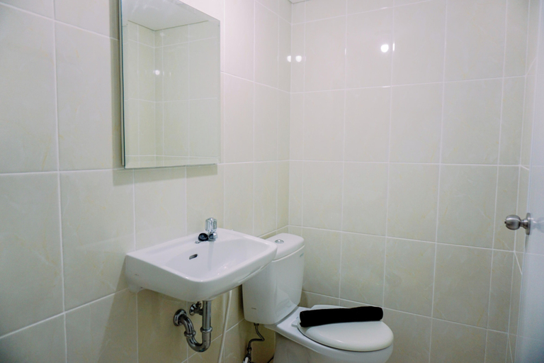 Bathroom 3, Simply And Cozy Stay Studio Apartment M-Town Residence, Tangerang