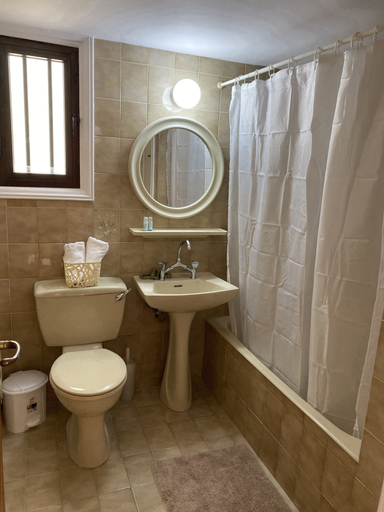 Bathroom 4, Seashell Apartments