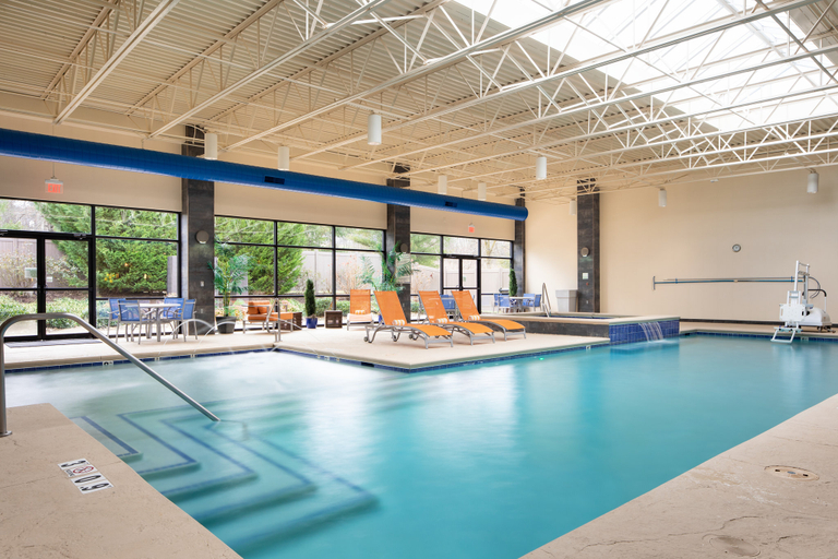 Sport & Beauty 2, Holiday Inn & Suites CHARLESTON WEST by IHG, Kanawha