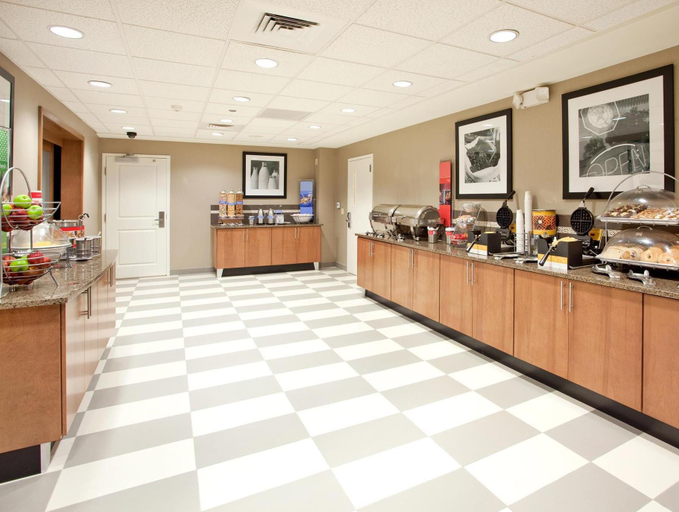 Food & Drinks 4, Hampton Inn & Suites Phoenix Glendale-Westgate, Maricopa