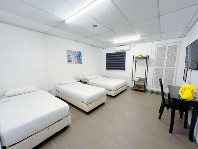 D’Razna Inn Room Type - Quadruple Room