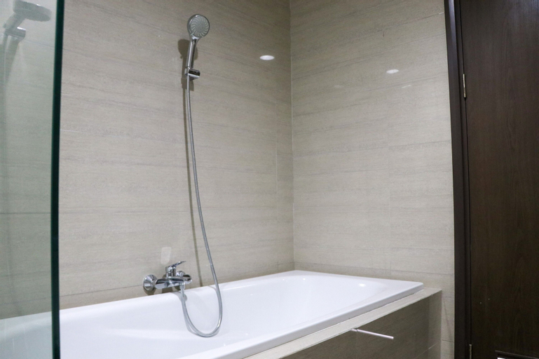 Bedroom 3, Spacious and Comfy 3BR Ciputra International Apartment By Travelio, West Jakarta