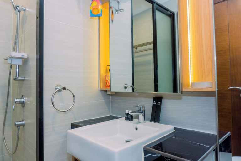 Bathroom 5, Cozy Stay And Elegant Studio At West Vista Apartment, West Jakarta