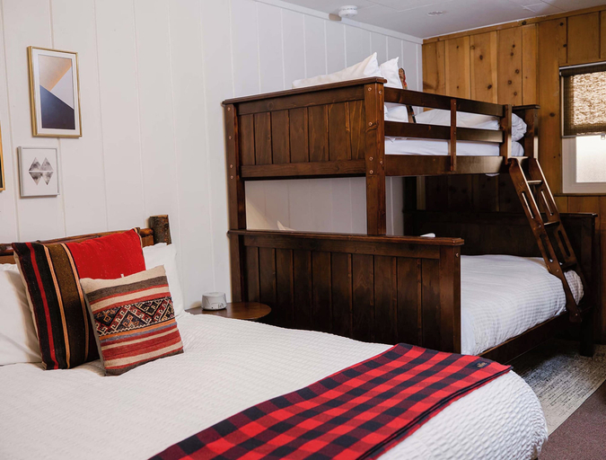 Bedroom 3, Grand Pine Cabins, San Bernardino