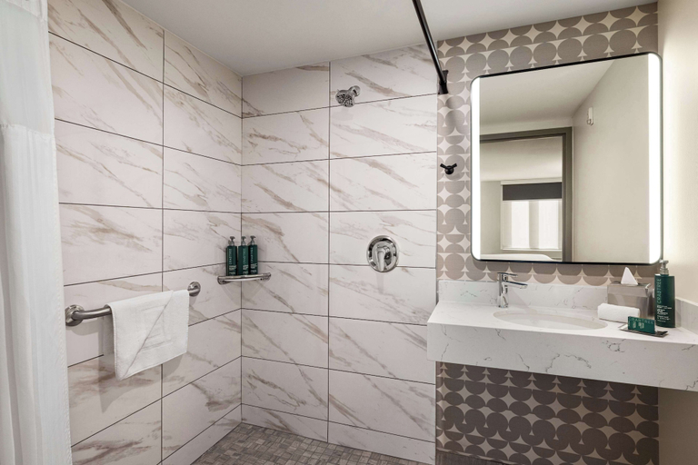 Bathroom 4, DoubleTree by Hilton New York Midtown Fifth Ave, New York