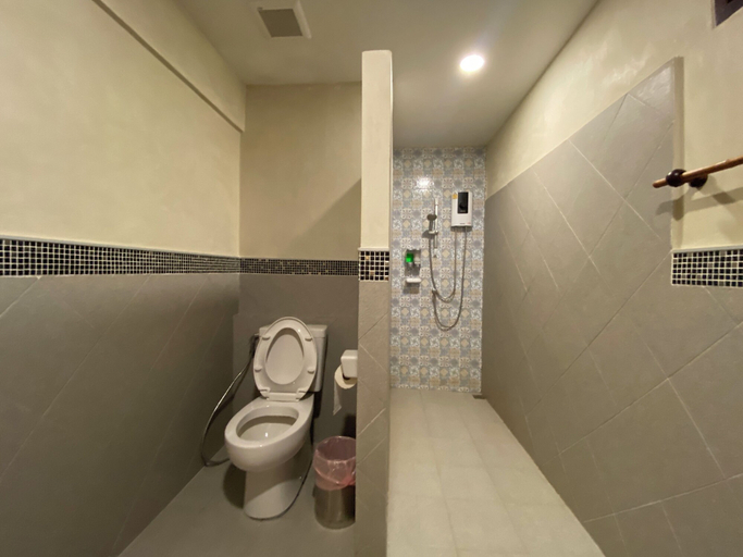 Bathroom 3, Sawasdee Lagoon Camping & Restaurant, Thai Mueang