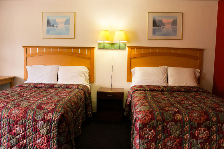Bedroom 2, The Dunkirk Motel, Chautauqua