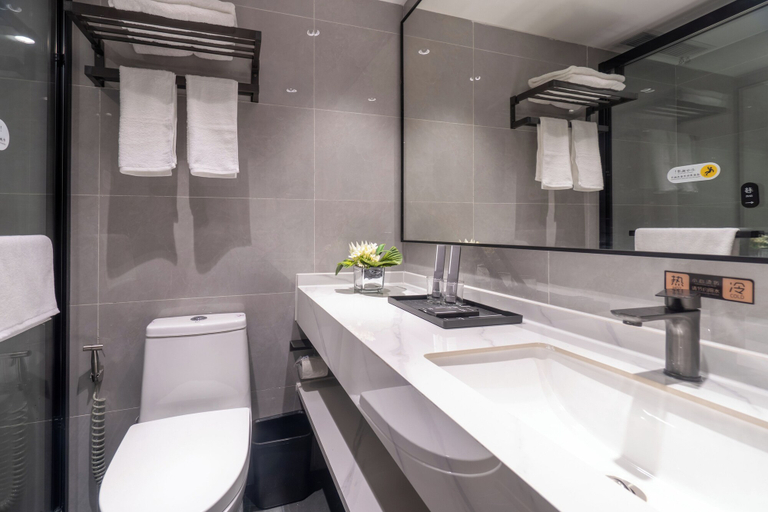 Bathroom 5, Ruifeng Hotel Railway Station Store, Guangzhou