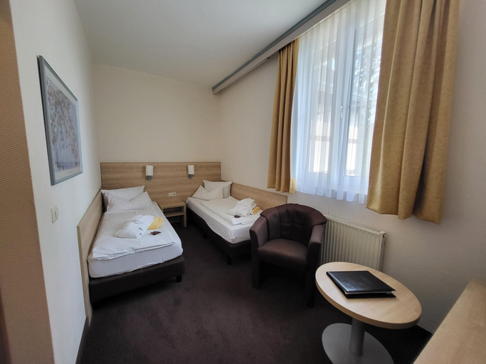 Bedroom 4, Sonnenhotel Hoher Hahn, Erzgebirgskreis