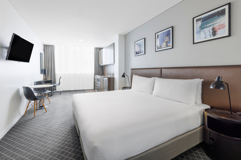 Bedroom 2, Holiday Inn & Suites SYDNEY BONDI JUNCTION by IHG, Sydney